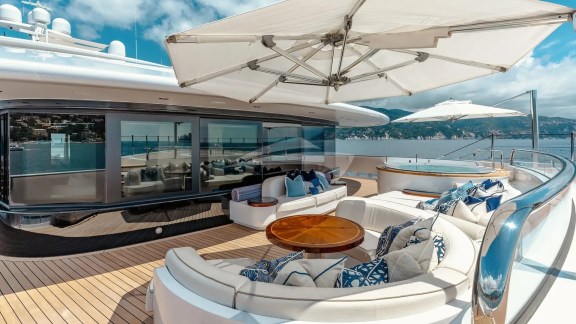 Owner's private deck forward