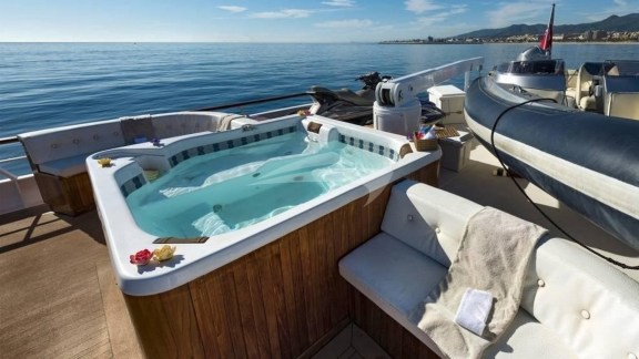 Deck Jacuzzi