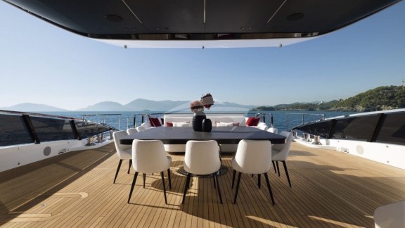 N1 Mangusta 165 REV Alfresco Dining