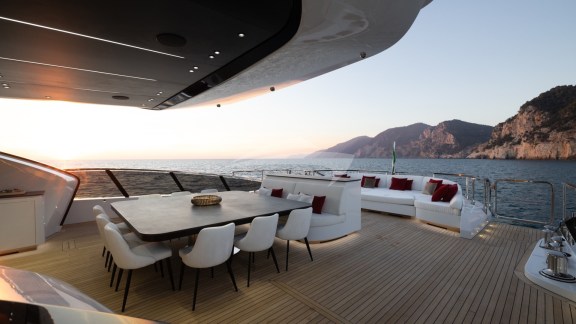 N1 Mangusta 165 REV Main Deck Aft Dining