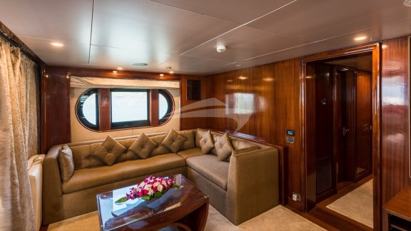 Guest cabin / Convertible upper saloon