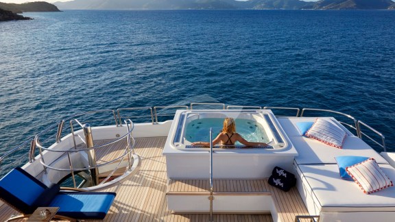 Sundeck with Spa Pool