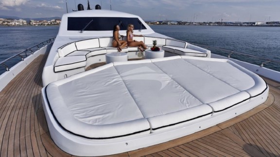 Bow Sofa and Sunpads