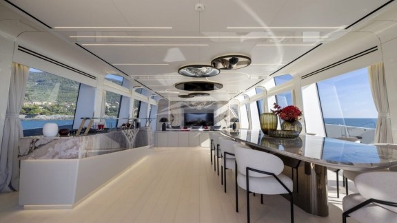 N1 Mangusta 165 REV Interior Dining