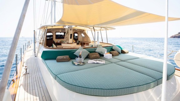 Foredeck sunpads