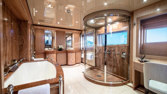 Main Deck - Master Ensuite