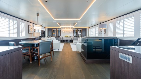 JUH01522 main saloon