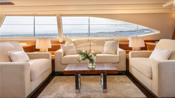 bgyb_charter_swan105_selena_new_photos12