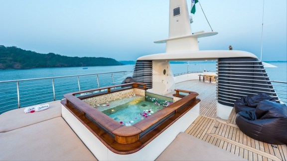 Sundeck and Jacuzzi