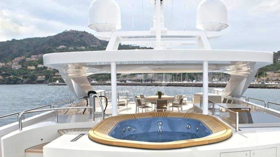Deck Jacuzzi