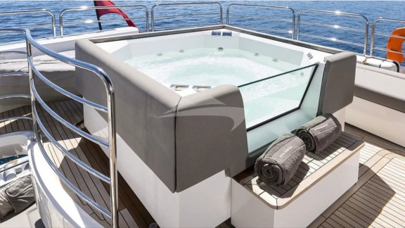 Deck Jacuzzi
