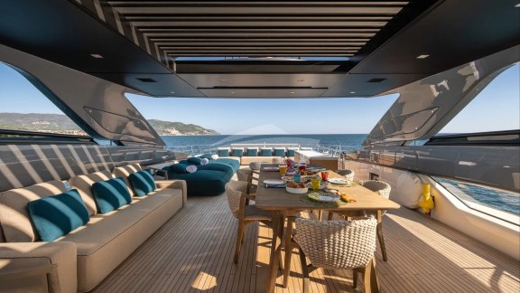 Deck dining