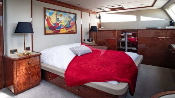 bgyb_charter_catamaran_sunreef82_houbara_18