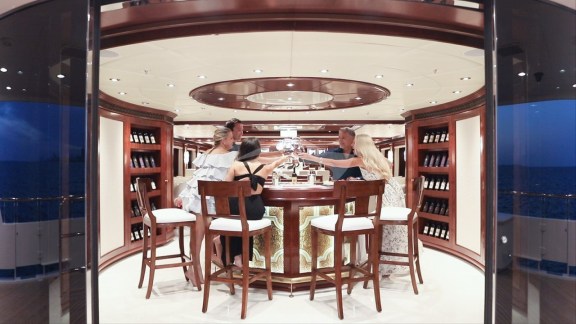 Main salon - aft entrance