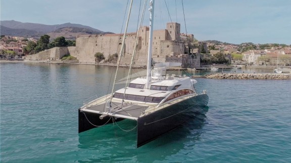 bgyb_charter_catamaran_sunreef82_houbara_3