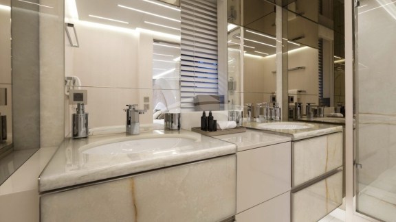 N1 Mangusta 165 REV VIP Bathroom