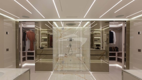 N1 Mangusta 165 REV Owners Suite Bathroom