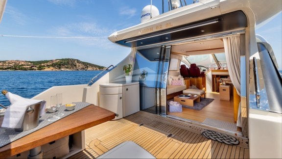 Aft Deck to Salon