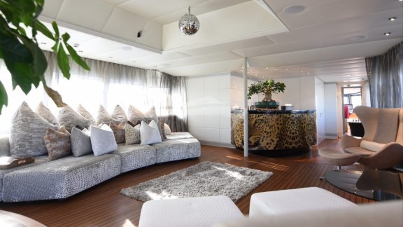 Skylounge with Bar and Disco