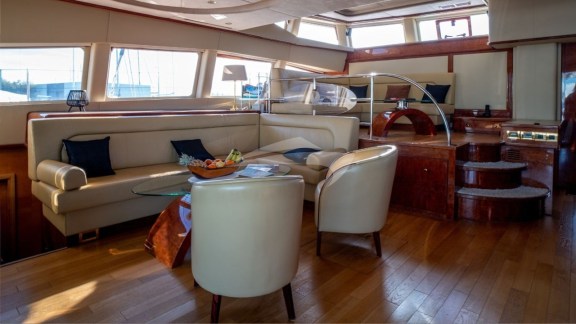 bgyb_charter_catamaran_sunreef82_houbara_14