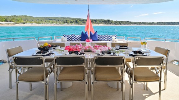 Aft deck dining (with airconditioning!)