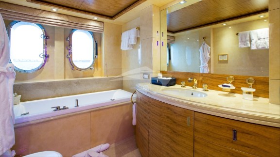 Double Cabin Bathroom