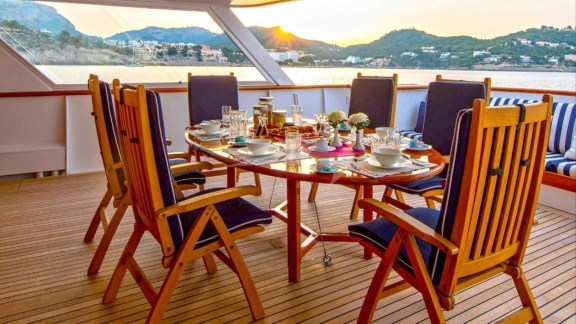 Main Deck Dining