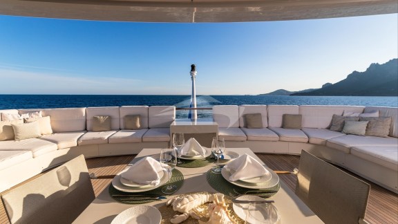 Aft Seating Main Deck