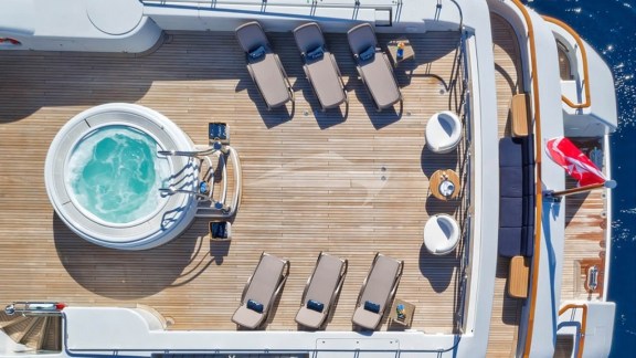 Sun Deck & Jacuzzi
