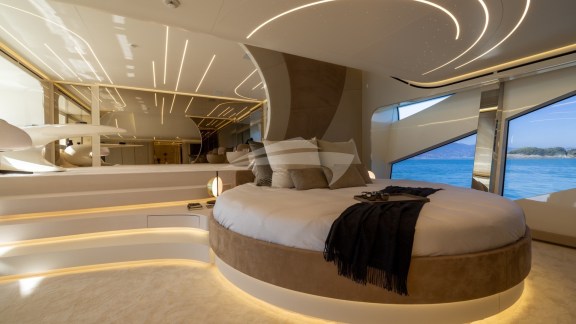 N1 Mangusta 165 REV Owners Suite in Evening