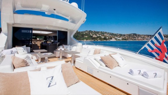 Aft deck space and sou loungers