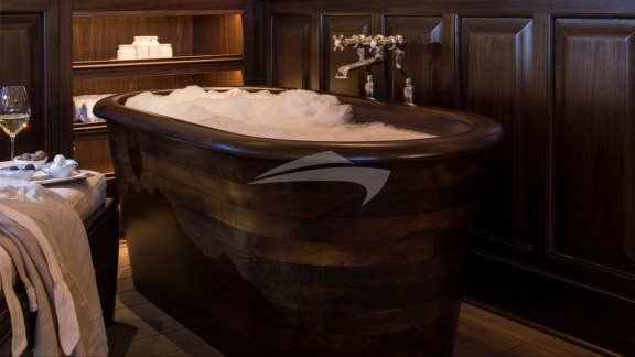 SATORI - Master Cabin Bathtub