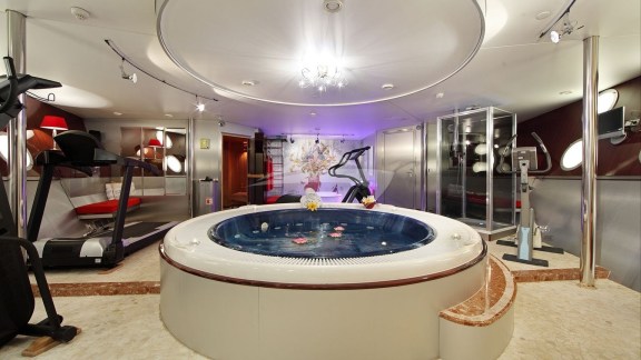 Gym and jacuzzi