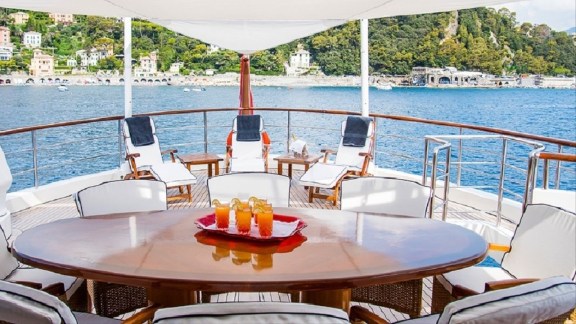 Aft Dining and Son Loungers