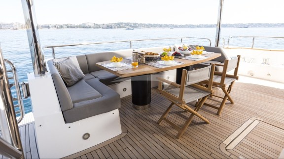 Deck Dining