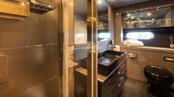 Double Cabin Bathroom