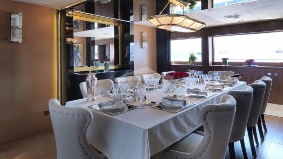 Image of QUEEN MARE yacht #11