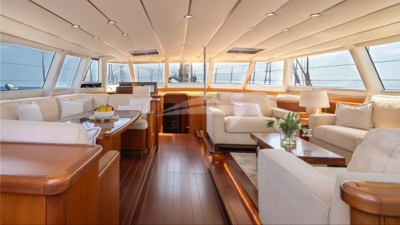 bgyb_charter_swan105_selena_new_photos11