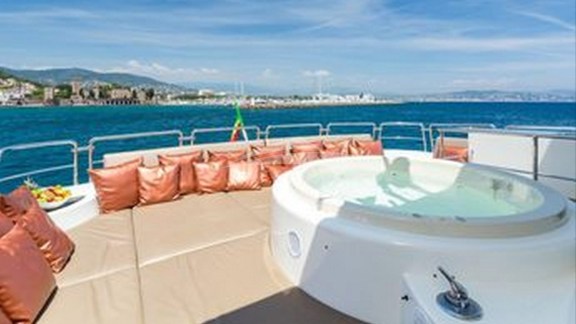 Deck Jacuzzi