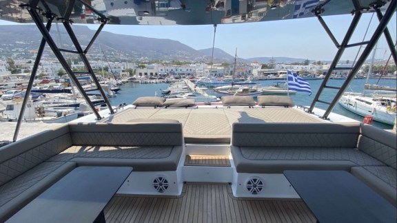 Flybridge on sister vessel Moonlight