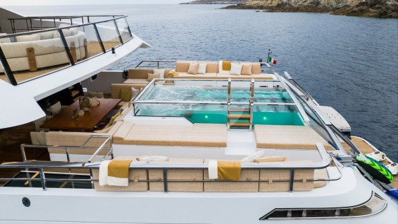 Deck Jacuzzi