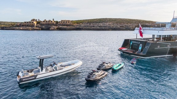 EMERALD Feadship yacht for charter 27