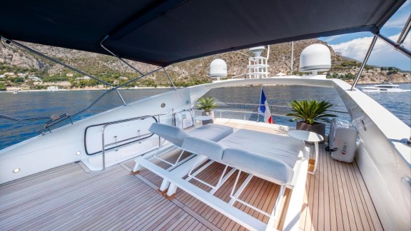 Flybridge Sun Loungers