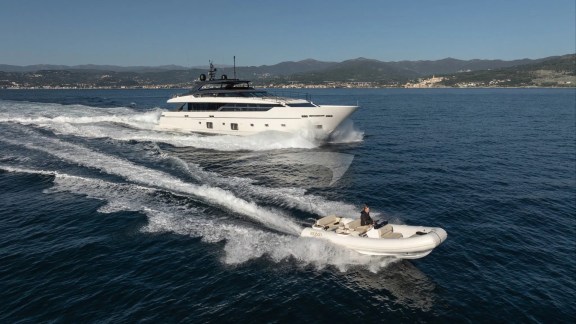 Underway with tender