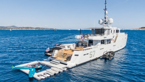 At anchor with floating pontoon