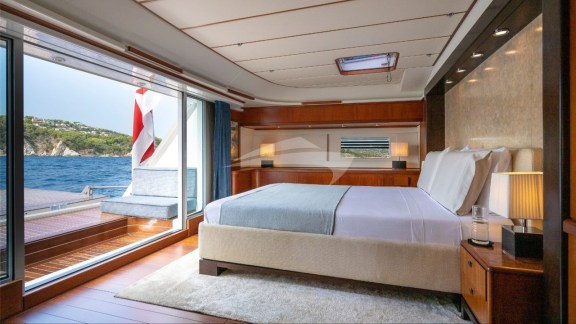 bgyb_charter_swan105_selena_new_photos13