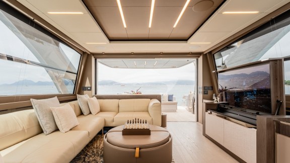 Salon - Aft Deck