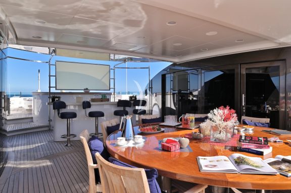 Sun deck dining area