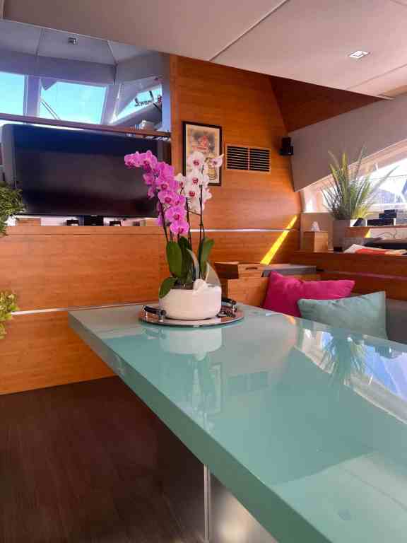 Dining table interior