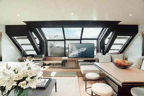 Main Salon TV